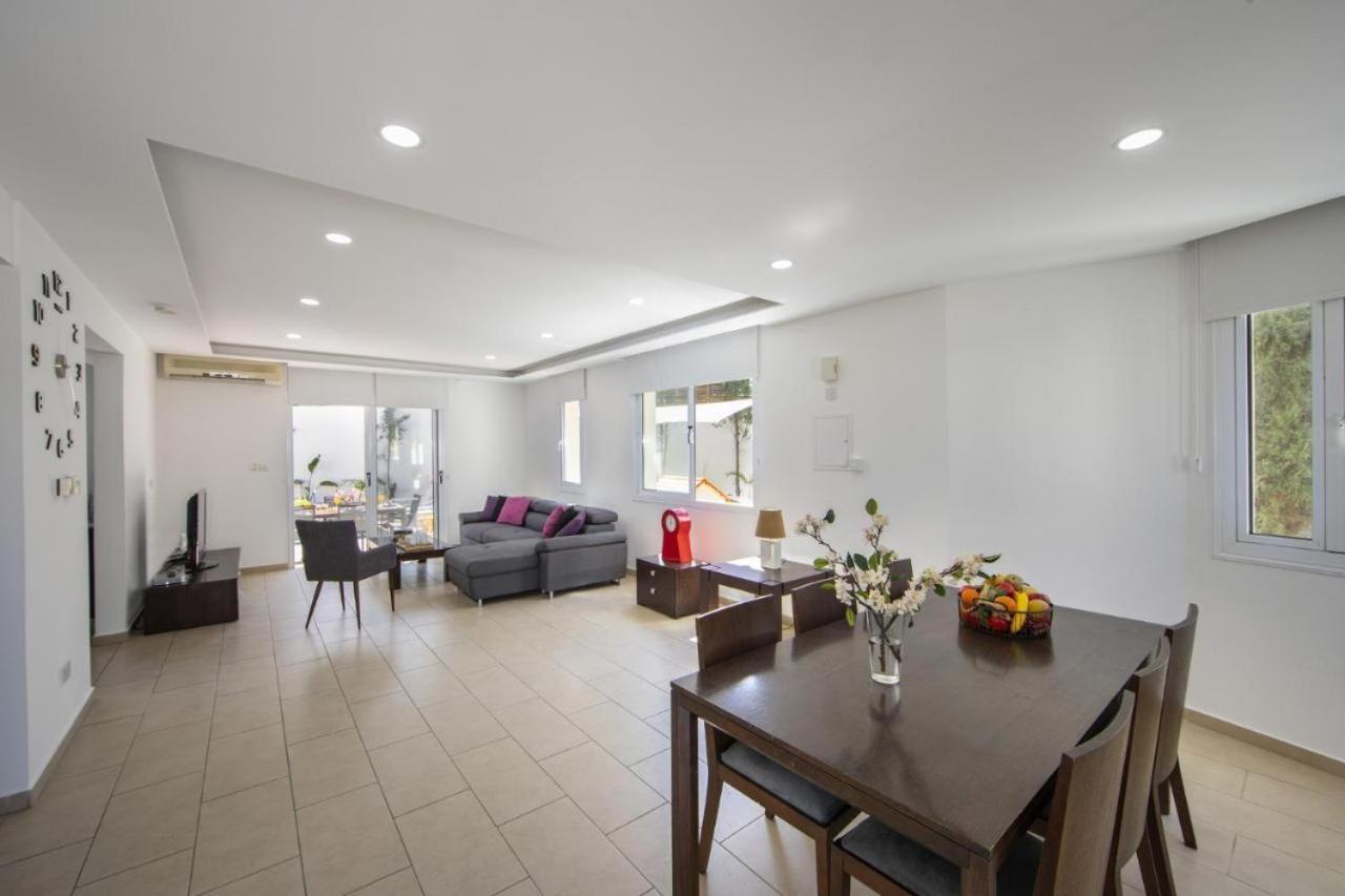 Tsokkos Family Villa - Pool Garden 2' Walk To Beach โปรทาราส ภายนอก รูปภาพ