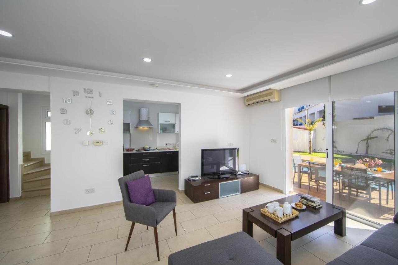Tsokkos Family Villa - Pool Garden 2' Walk To Beach โปรทาราส ภายนอก รูปภาพ