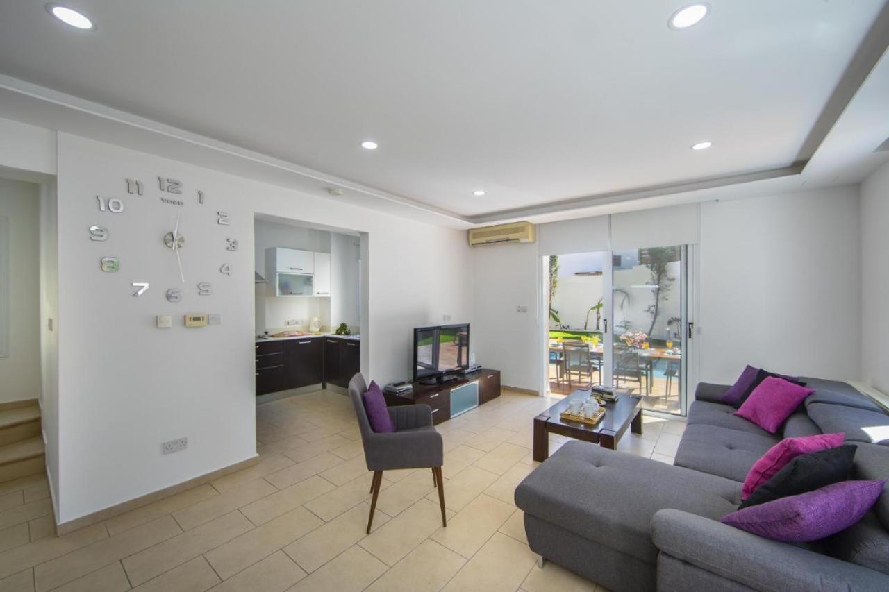 Tsokkos Family Villa - Pool Garden 2' Walk To Beach โปรทาราส ภายนอก รูปภาพ
