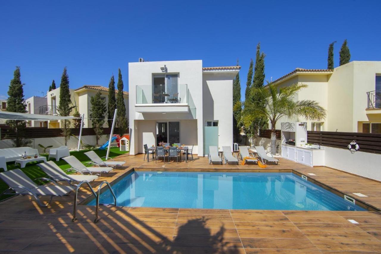 Tsokkos Family Villa - Pool Garden 2' Walk To Beach โปรทาราส ภายนอก รูปภาพ