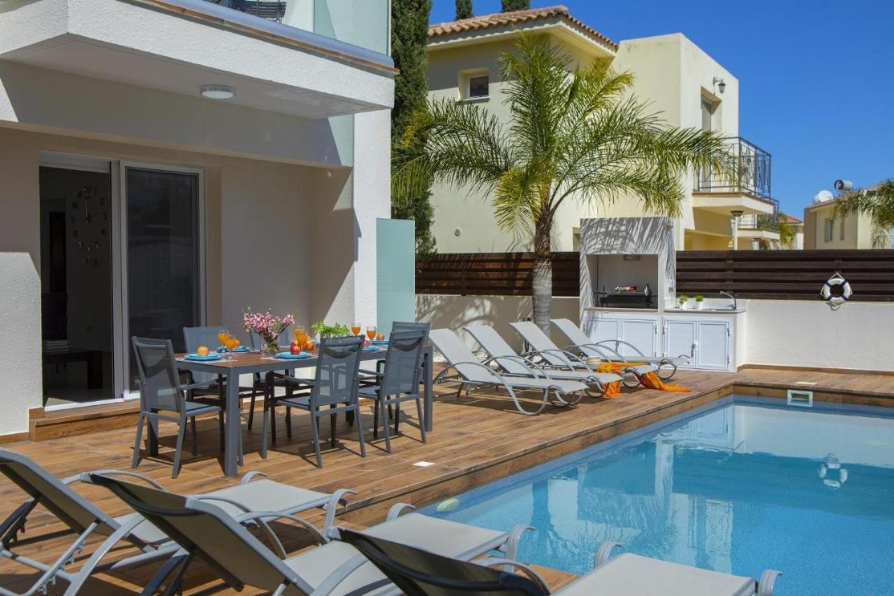 Tsokkos Family Villa - Pool Garden 2' Walk To Beach โปรทาราส ภายนอก รูปภาพ